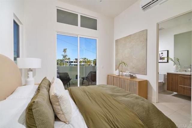 3905 Haines, San Diego, CA 92109