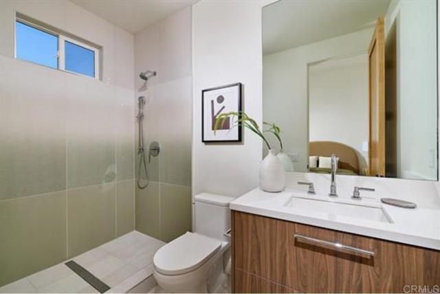 3905 Haines, San Diego, CA 92109