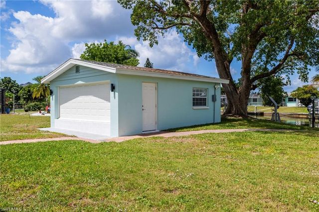 5326 Nautilus DR, Cape Coral, FL 33904