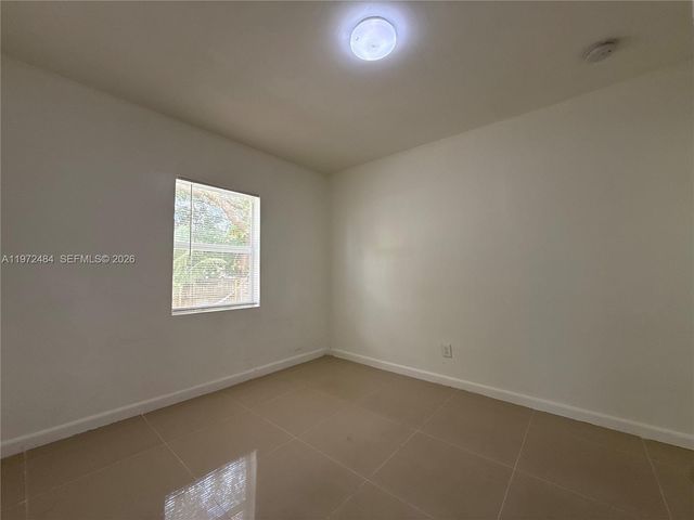 911 NW 57th St 911, Miami, FL 33127