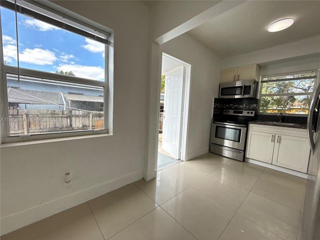 911 NW 57th St 911, Miami, FL 33127