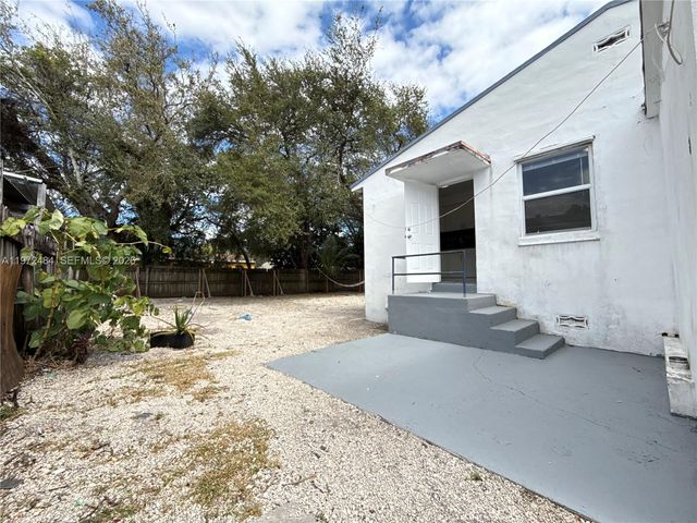 911 NW 57th St 911, Miami, FL 33127