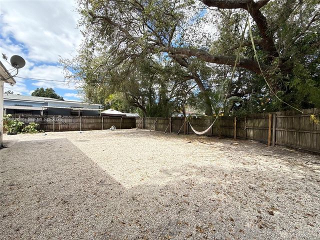 911 NW 57th St 911, Miami, FL 33127