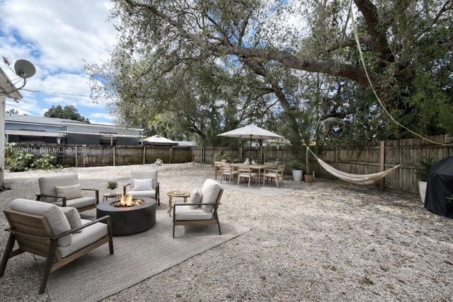 911 NW 57th St 911, Miami, FL 33127