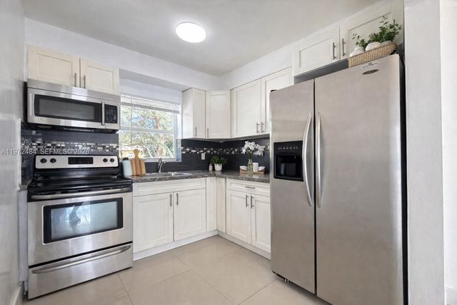 911 NW 57th St 911, Miami, FL 33127