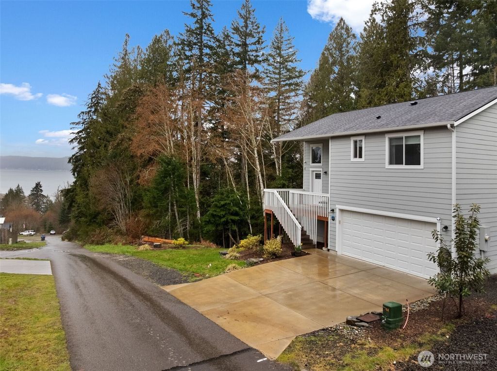 61 E Ellinor Peak Place, Belfair, WA 98528