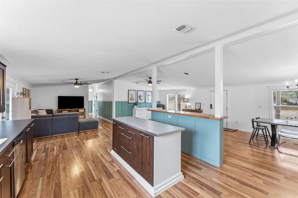 Image 11 of property listing at 11040 BROWNING ROAD, Lithia, FL 33547