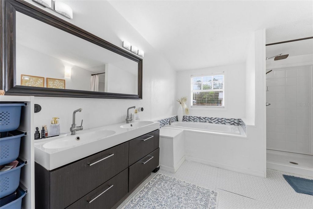 Image 17 of property listing at 11040 BROWNING ROAD, Lithia, FL 33547