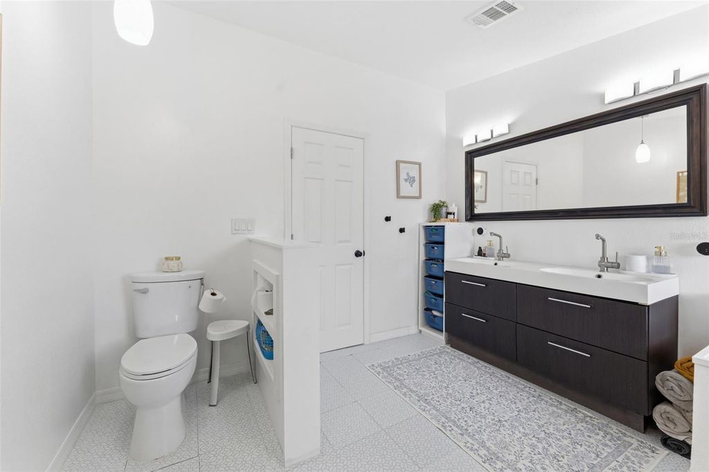 Image 18 of property listing at 11040 BROWNING ROAD, Lithia, FL 33547