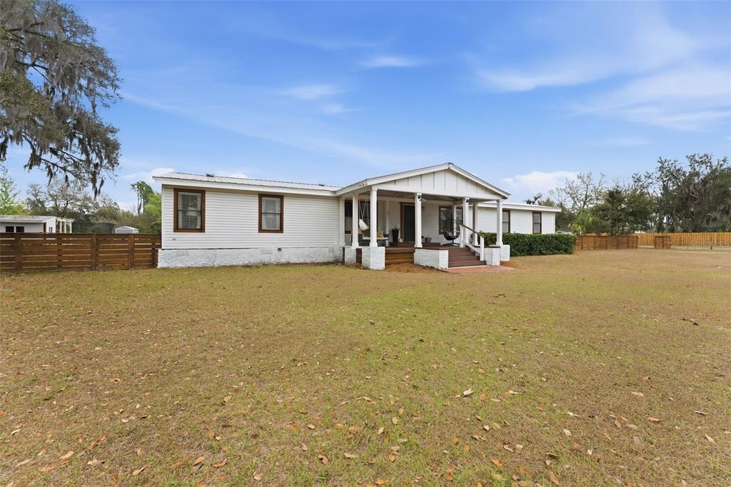 Image 3 of property listing at 11040 BROWNING ROAD, Lithia, FL 33547
