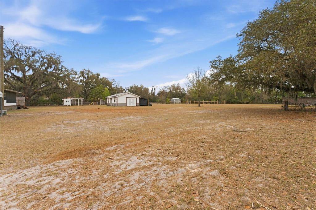Image 38 of property listing at 11040 BROWNING ROAD, Lithia, FL 33547