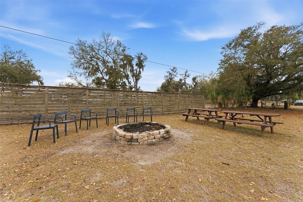 Image 41 of property listing at 11040 BROWNING ROAD, Lithia, FL 33547