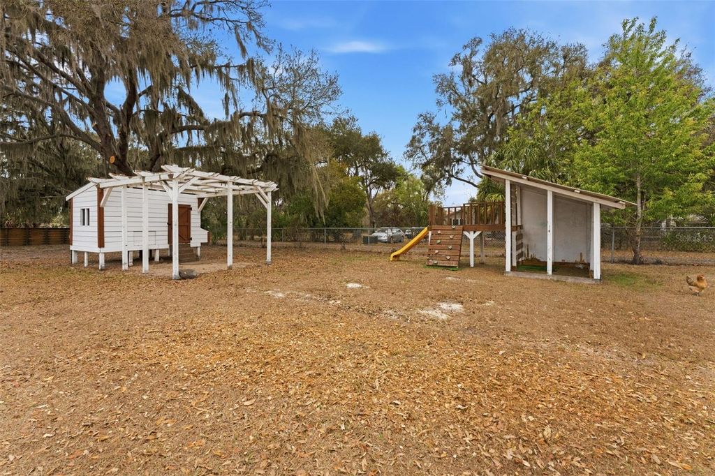 Image 45 of property listing at 11040 BROWNING ROAD, Lithia, FL 33547