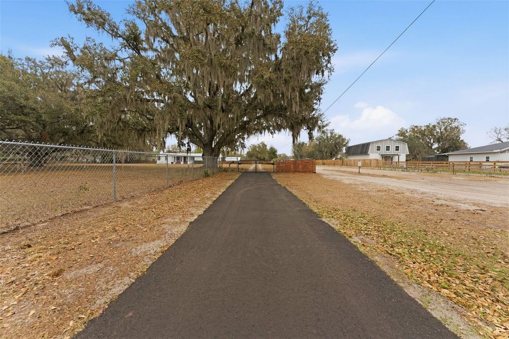 Image 48 of property listing at 11040 BROWNING ROAD, Lithia, FL 33547