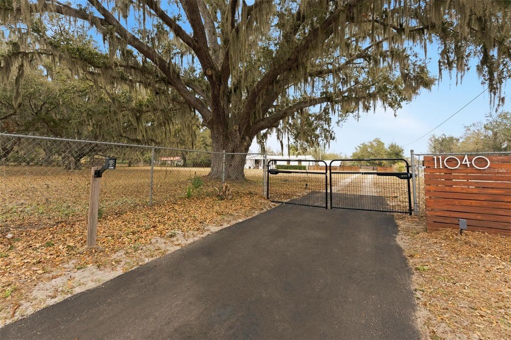 Image 49 of property listing at 11040 BROWNING ROAD, Lithia, FL 33547