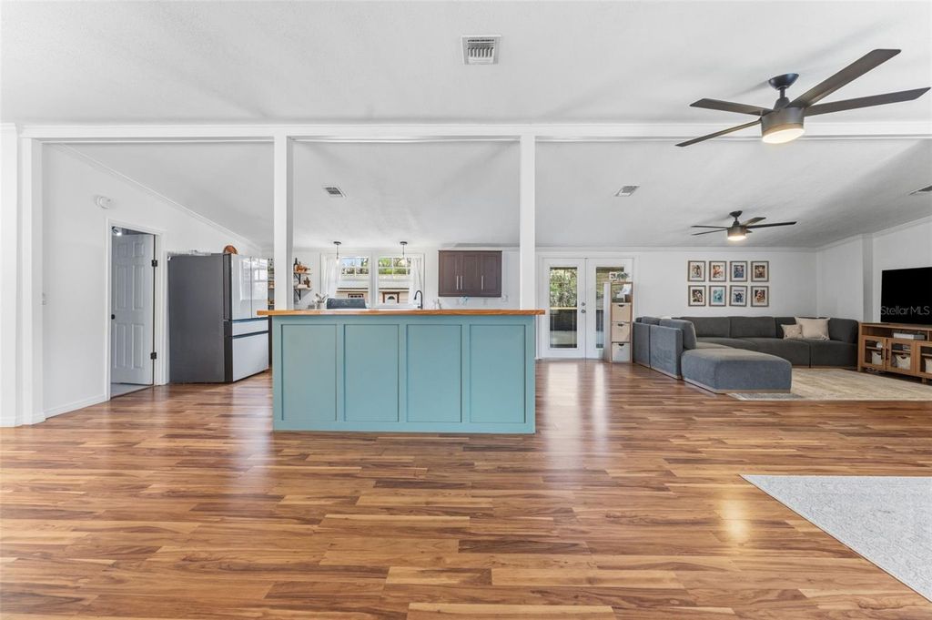 Image 8 of property listing at 11040 BROWNING ROAD, Lithia, FL 33547