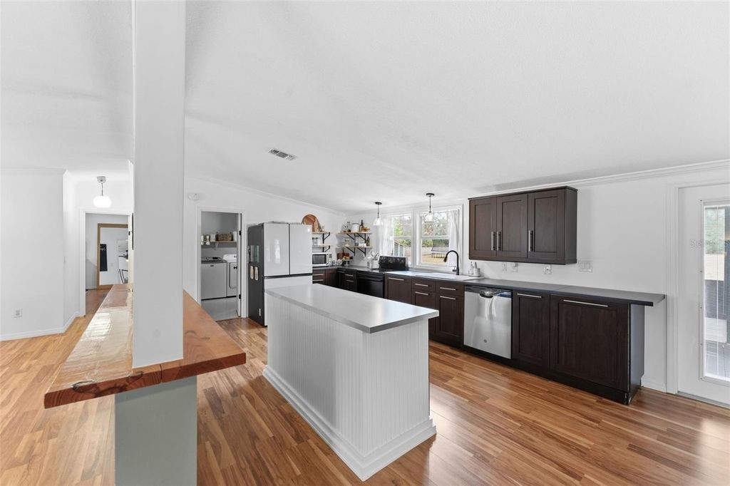 Image 10 of property listing at 11040 BROWNING ROAD, Lithia, FL 33547