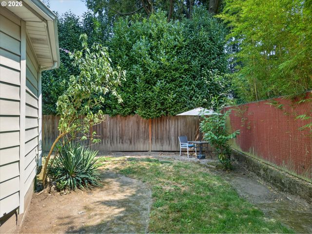 1414 Se LAMBERT St, Portland, OR 97202