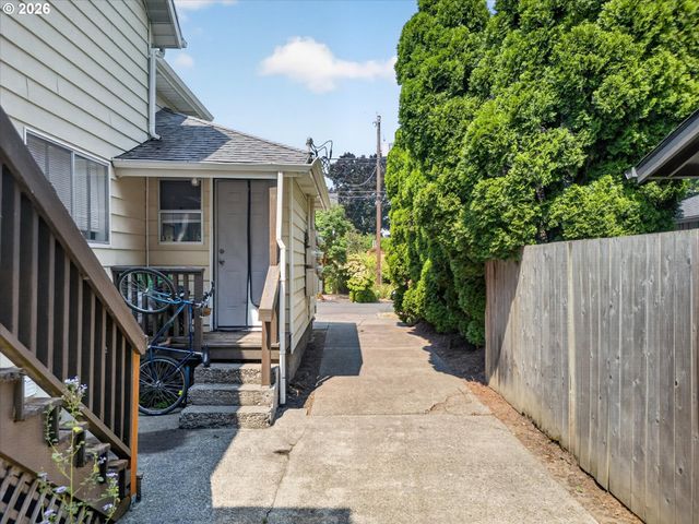 1414 Se LAMBERT St, Portland, OR 97202