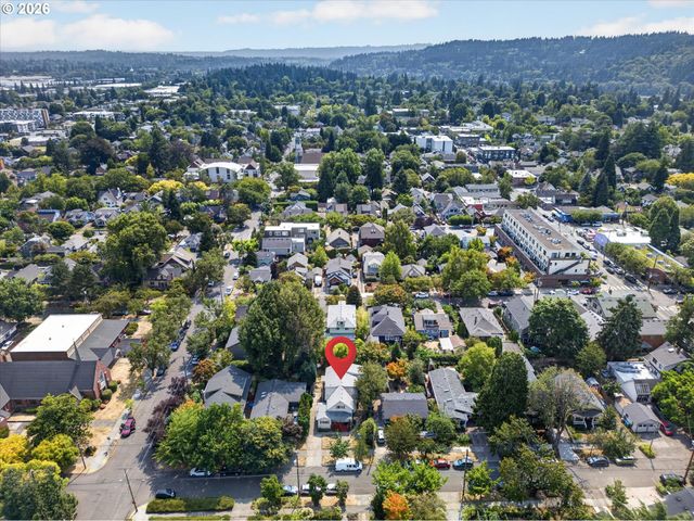 1414 Se LAMBERT St, Portland, OR 97202