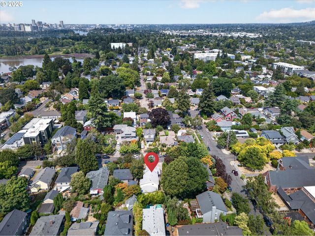 1414 Se LAMBERT St, Portland, OR 97202