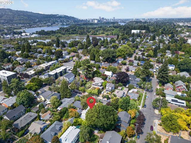 1414 Se LAMBERT St, Portland, OR 97202