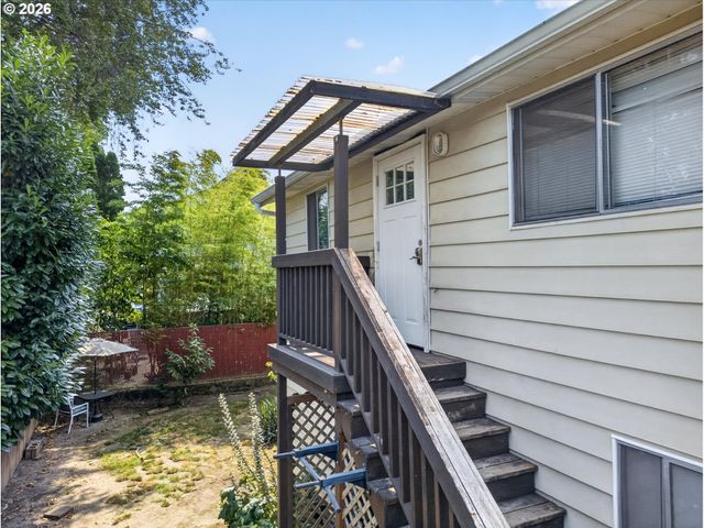 1414 Se LAMBERT St, Portland, OR 97202