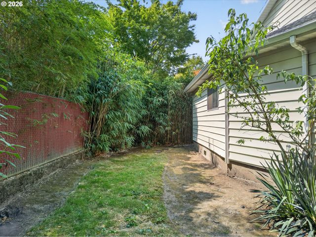 1414 Se LAMBERT St, Portland, OR 97202