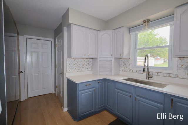 8742 Shadowbrook Drive, Jenison, MI 49428