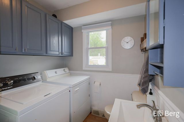 8742 Shadowbrook Drive, Jenison, MI 49428