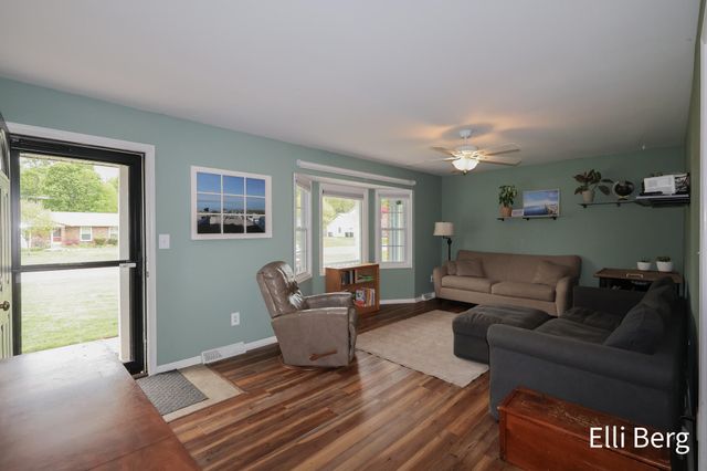 8742 Shadowbrook Drive, Jenison, MI 49428