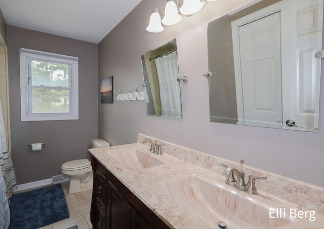 8742 Shadowbrook Drive, Jenison, MI 49428
