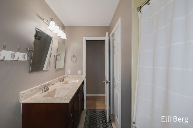 8742 Shadowbrook Drive, Jenison, MI 49428