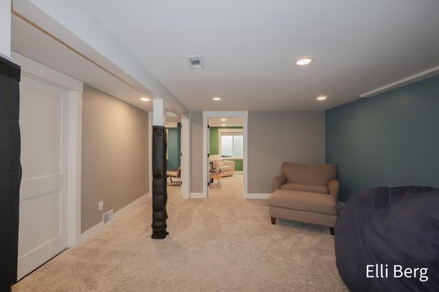 8742 Shadowbrook Drive, Jenison, MI 49428
