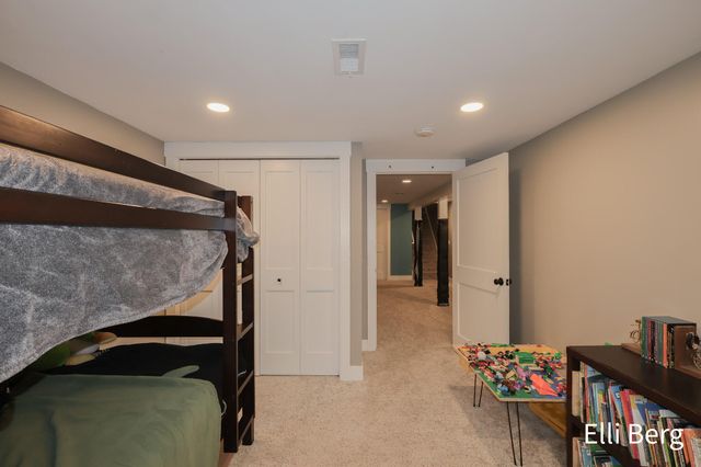 8742 Shadowbrook Drive, Jenison, MI 49428