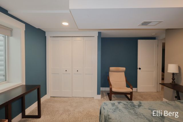 8742 Shadowbrook Drive, Jenison, MI 49428