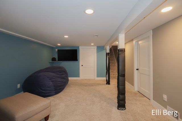 8742 Shadowbrook Drive, Jenison, MI 49428