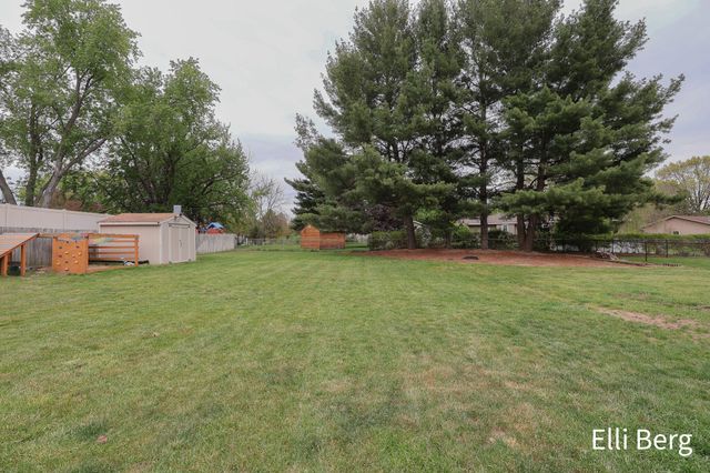 8742 Shadowbrook Drive, Jenison, MI 49428