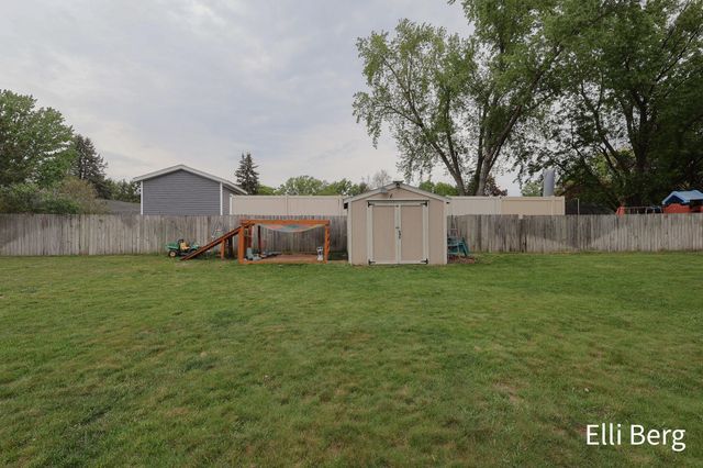 8742 Shadowbrook Drive, Jenison, MI 49428