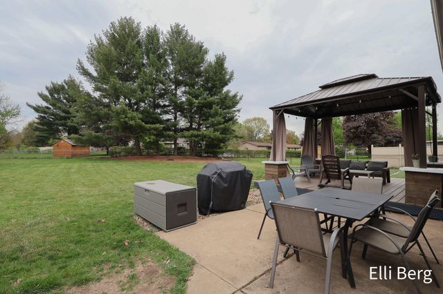 8742 Shadowbrook Drive, Jenison, MI 49428