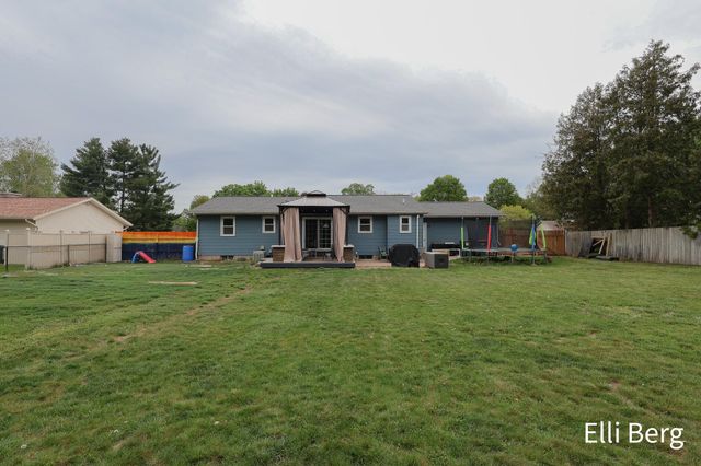 8742 Shadowbrook Drive, Jenison, MI 49428