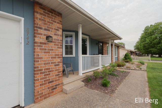 8742 Shadowbrook Drive, Jenison, MI 49428