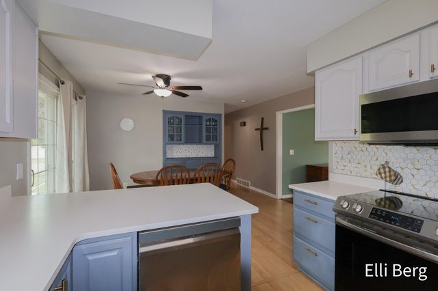 8742 Shadowbrook Drive, Jenison, MI 49428