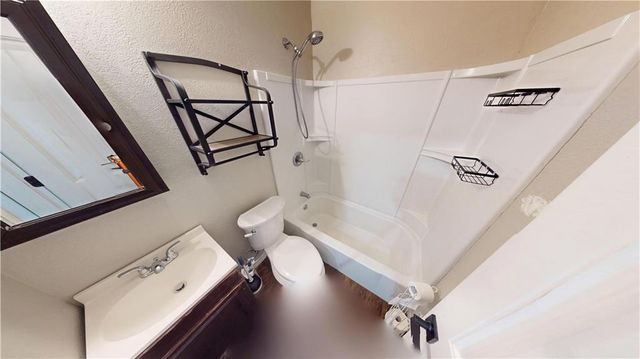 320 E Allison Street, Nevada, MO 64772
