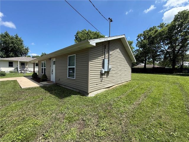 320 E Allison Street, Nevada, MO 64772