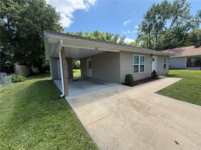 320 E Allison Street, Nevada, MO 64772