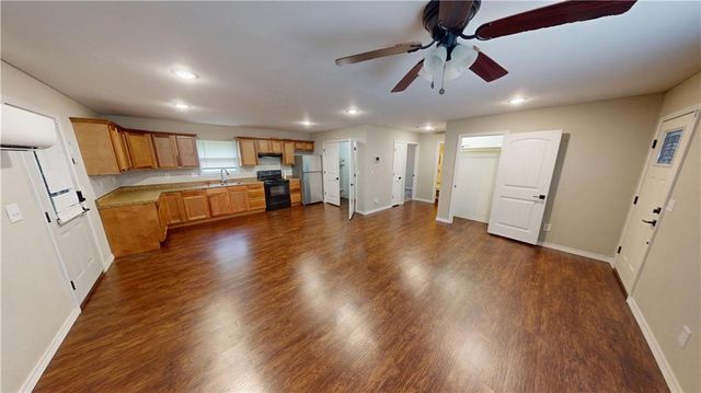 320 E Allison Street, Nevada, MO 64772