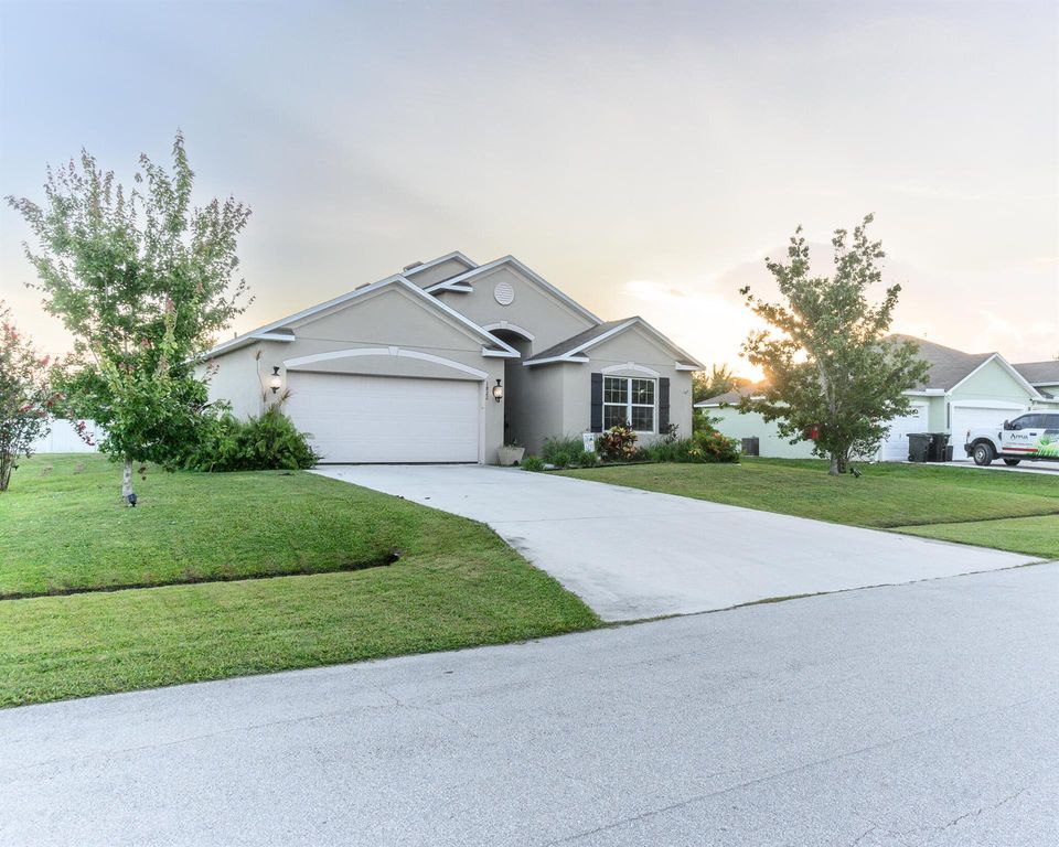 1822 SW Hampshire Lane, Port St Lucie, FL 34953