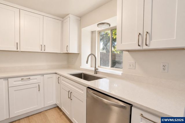 3652 Bell Rd NE, Salem, OR 97301