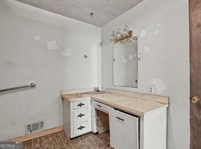 9218 Westview Drive SW, Covington, GA 30014